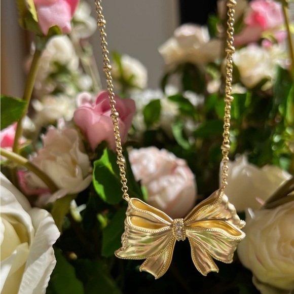 LOVESHACKFANCY Kendra Scott Gold Bow Necklace Founder Favorite - Picture 4 of 8